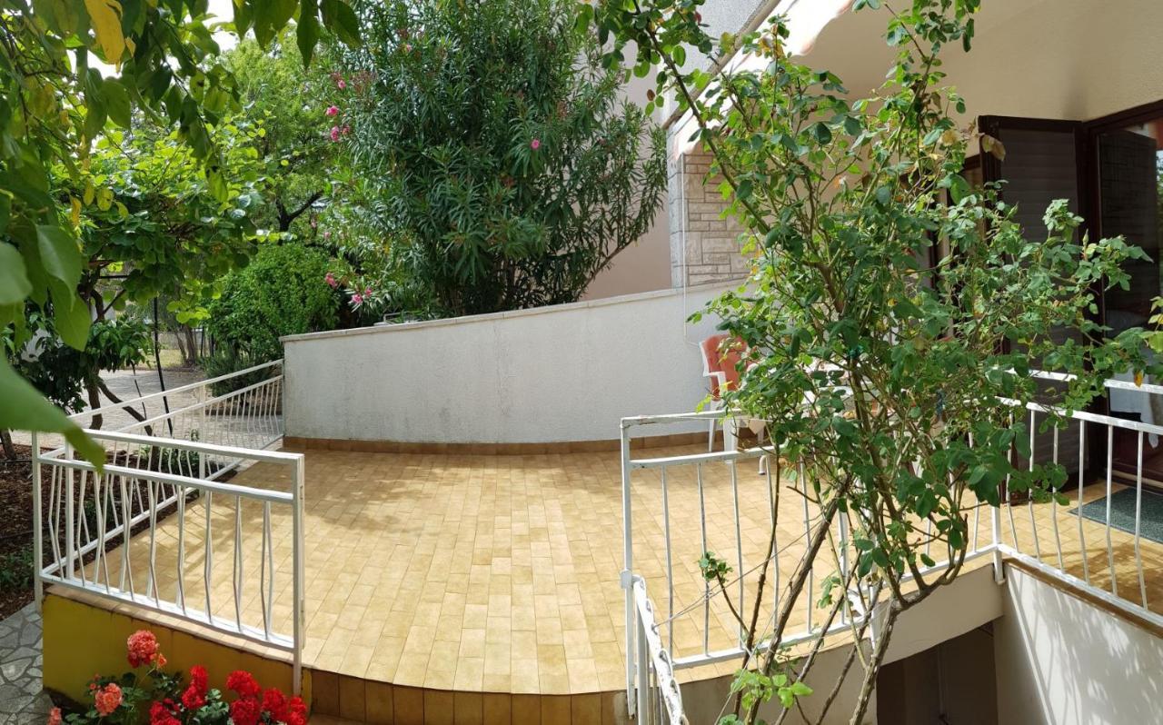 Apartments Ana Medulin Exterior photo