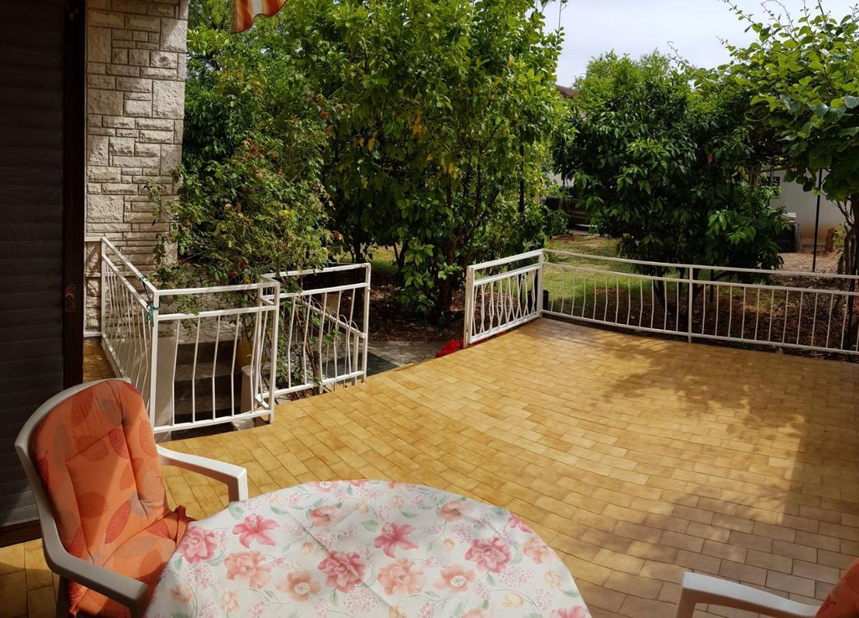 Apartments Ana Medulin Exterior photo